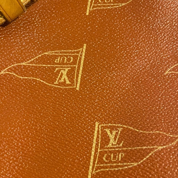 Used and selling as is. Louis Vuitton Cup 1995 needs repair - Picture 6 of 12